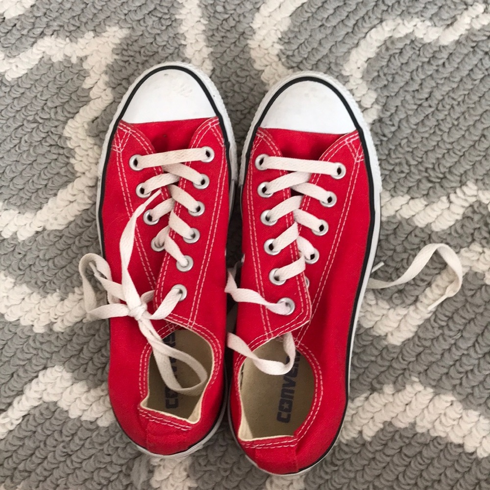 Red low top converse